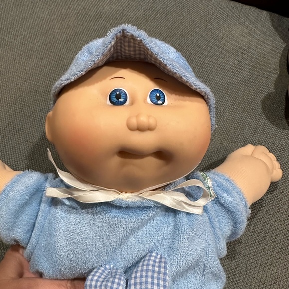 Cabbage Patch doll boy with blue eyes - Picture 2 of 9